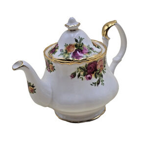 Royal Albert Old Country Roses Miniature Teapot 3.5” Tall England 1962 Gold Trim